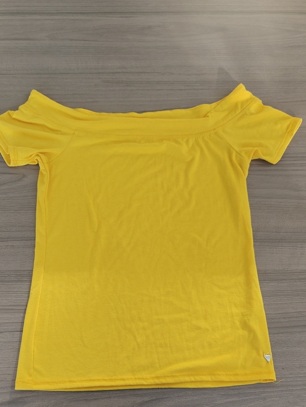 Guess Off-The-Shoulder Short Sleeve Top Yellow